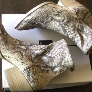 New Dolce Vita Shanta Snakeskin Boots W/ Box